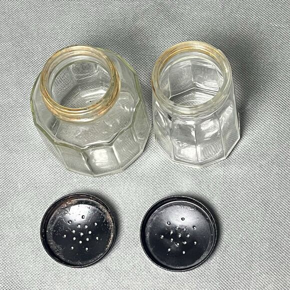 Vintage G. C. Co Paneled Clear Glass Black Metal Lid Salt & Pepper Shaker-UV - Picture 12 of 15